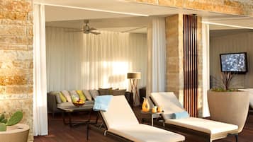 5 ulkouima-allasta, lämmitetty uima-allas, maksullisia cabañoita