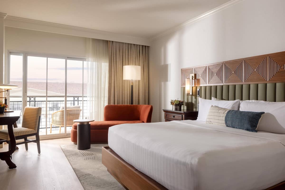 Room, 1 King Bed (Seven, 21 And Up)