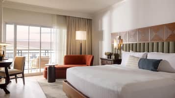 Huone, 1 suuri parisänky (Seven, 21 And Up) | 1 makuuhuone, allergiatestatut vuodevaatteet, tallelokero huoneessa