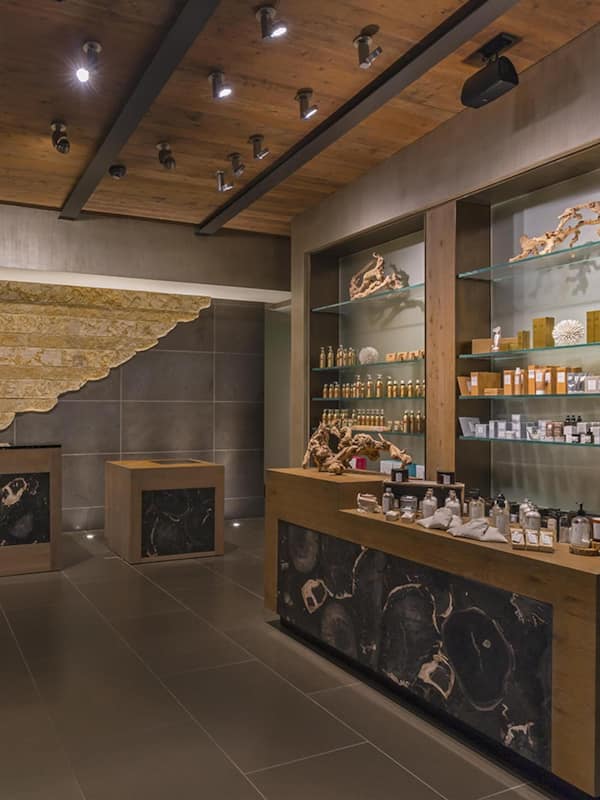 Salas de tratamiento para parejas, sauna y tina de hidromasaje