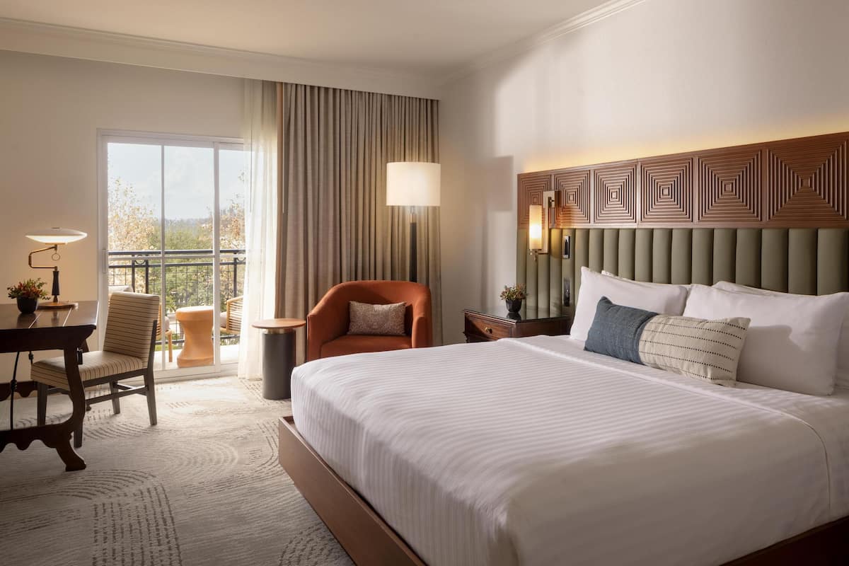 Deluxe Room, 1 King Bed (Hill Country View)