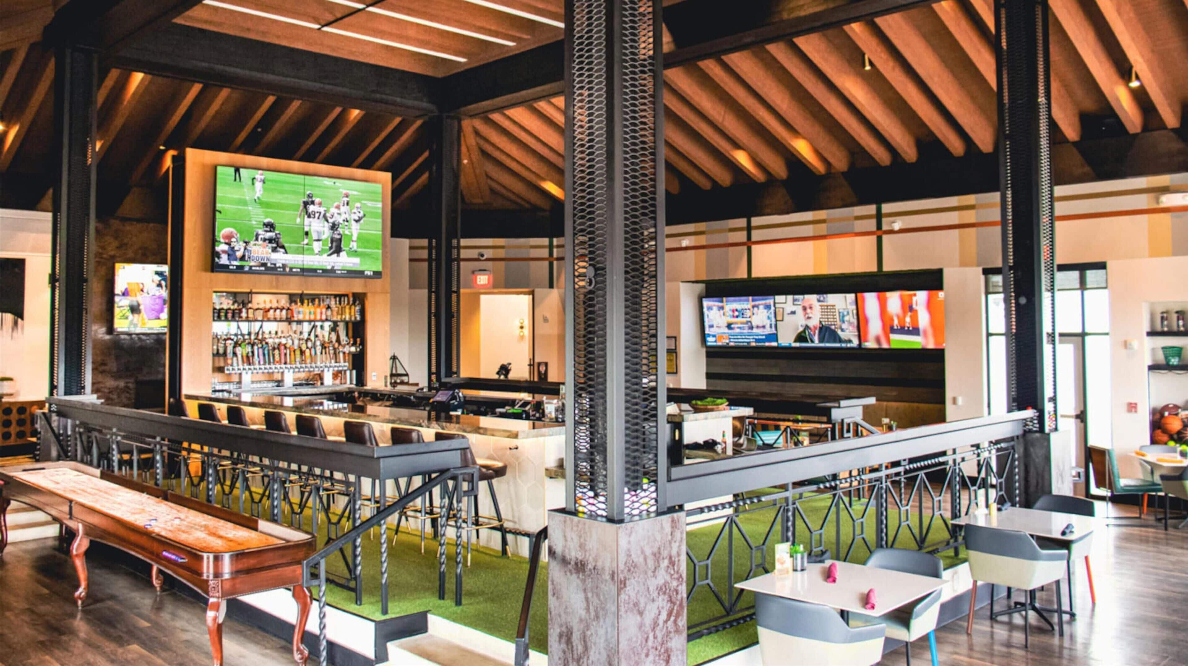 4 nhà hàng, phục vụ bữa sáng, bữa trưa, bữa tối, món ăn kiểu Tex-Mex 