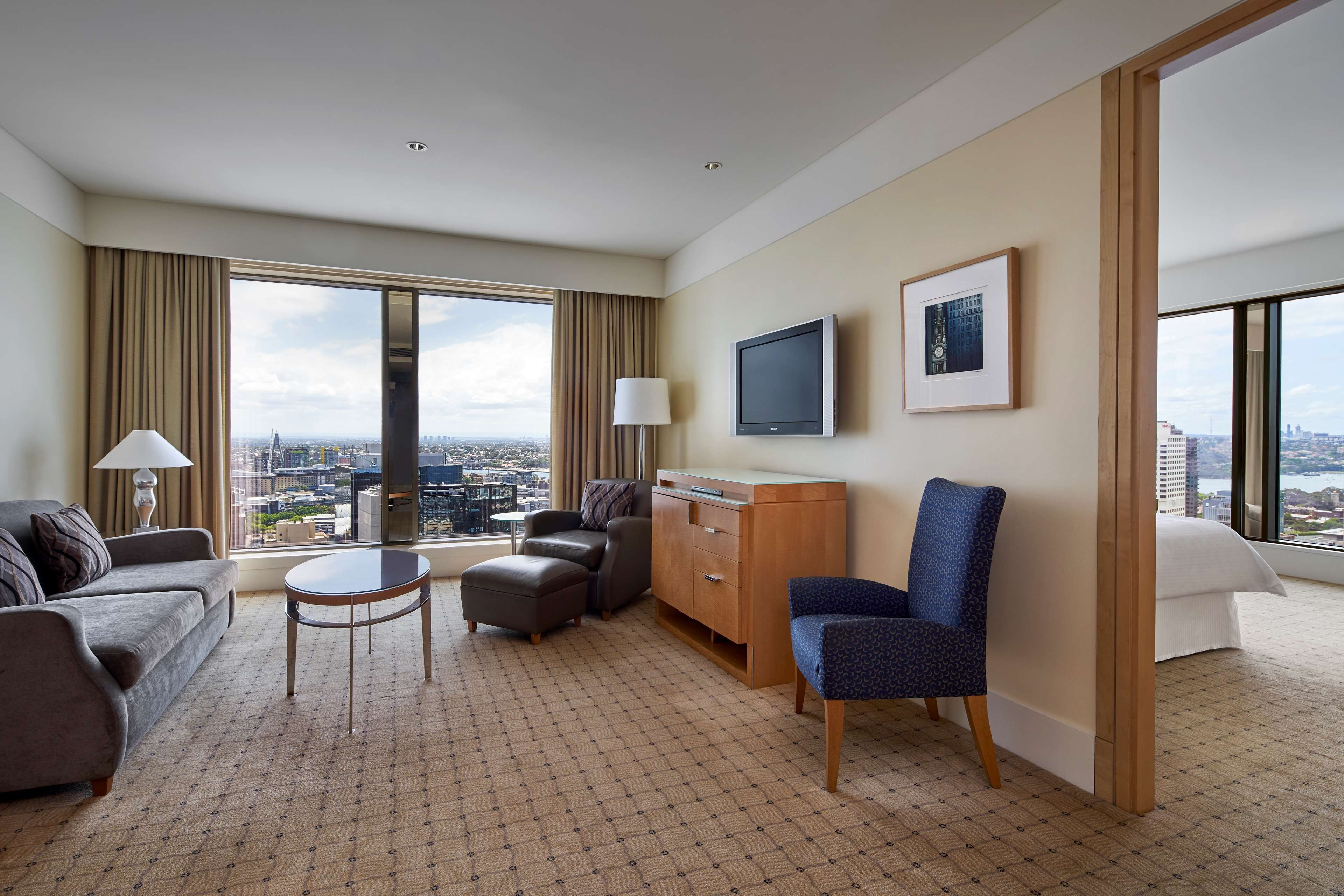 executive suite (club access) | 1 bedroom, minibar, in-room safe, desk