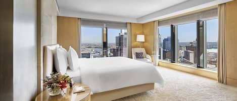 Deluxe Suite (Club Access) | 1 bedroom, minibar, in-room safe, desk