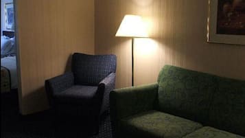 書桌、手提電腦工作空間、熨斗/熨衫板、免費嬰兒床