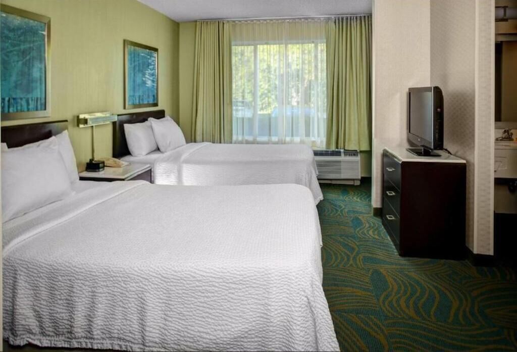 Desk, laptop workspace, iron/ironing board, free cots/infant beds