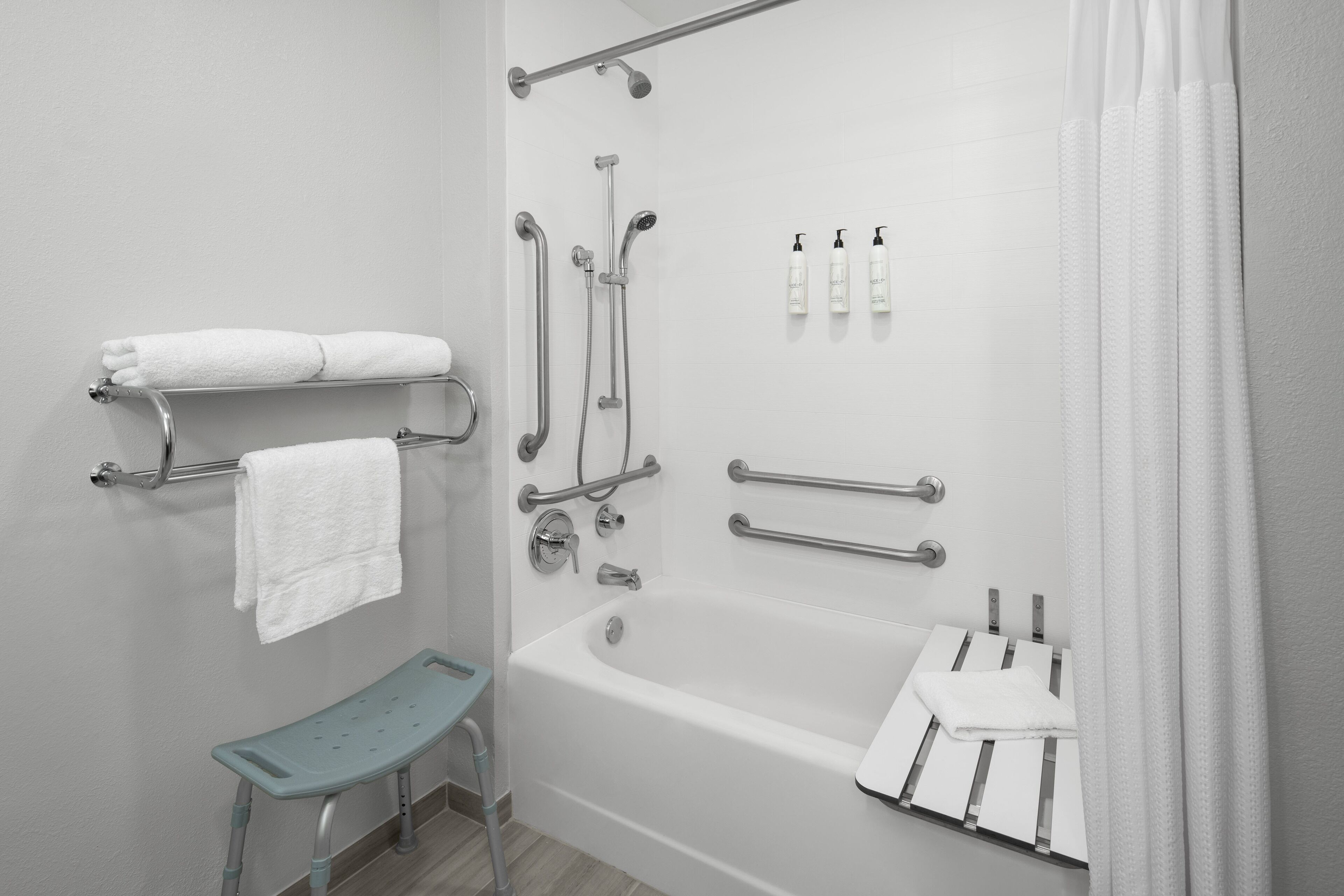 studio, 1 king bed with sofa bed (mobility accessible, tub) | bathroom | combined shower/bathtub, free toiletries, hair dryer, towels