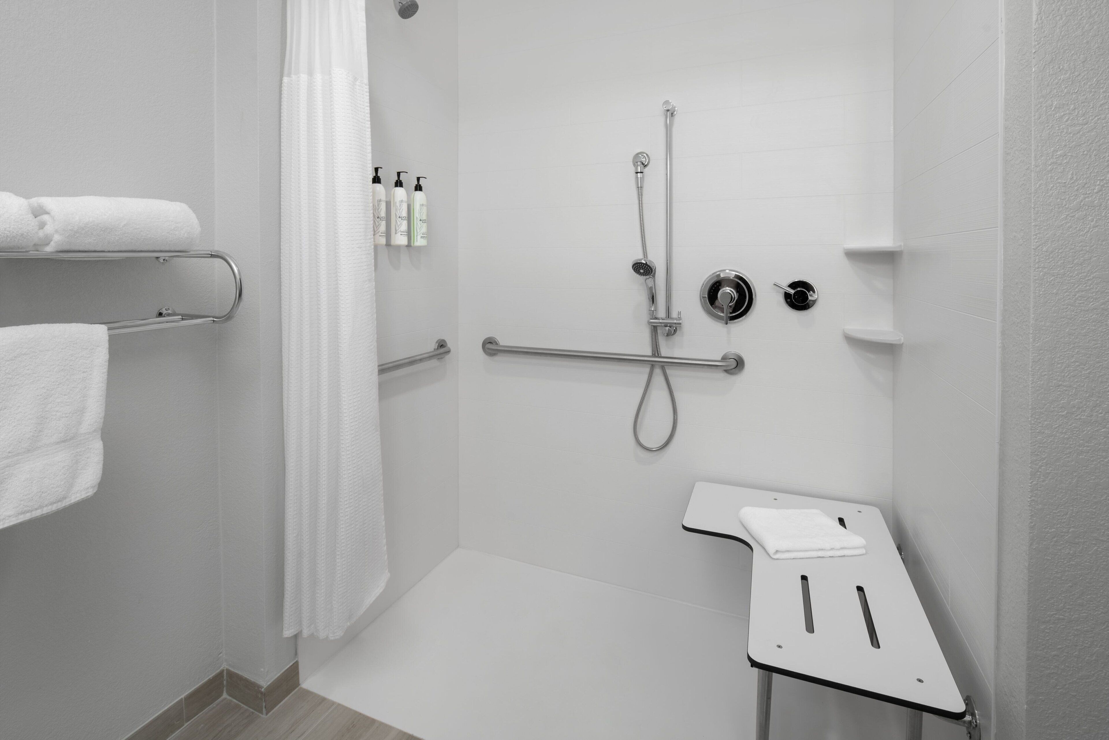 combined shower/bathtub, free toiletries, hair dryer, towels