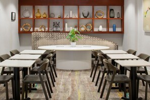 Lounge - SpringHill Suites by Marriott Convention Center/I-drive (Orlando)