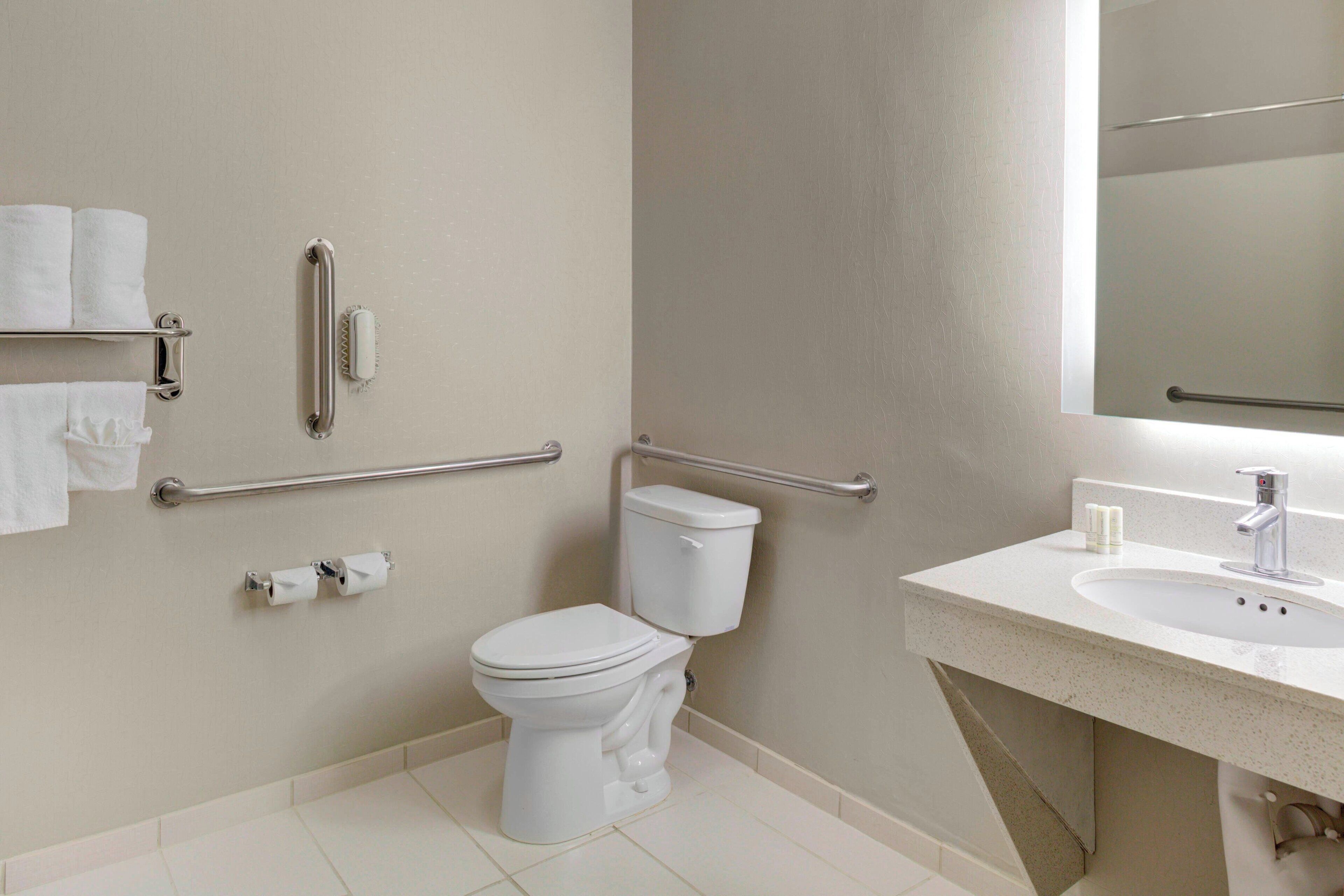 combined shower/bathtub, free toiletries, hair dryer, towels