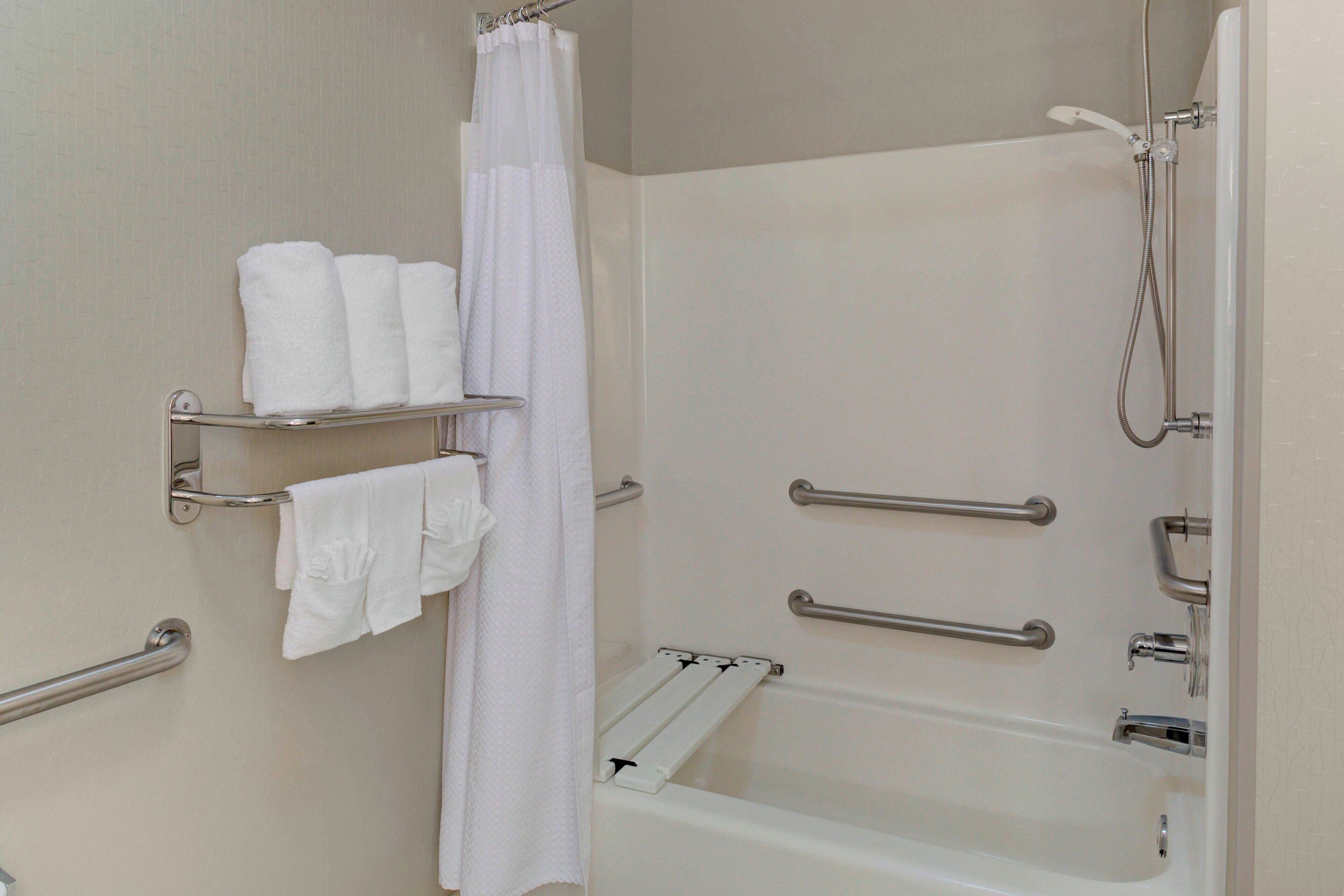 combined shower/bathtub, free toiletries, hair dryer, towels
