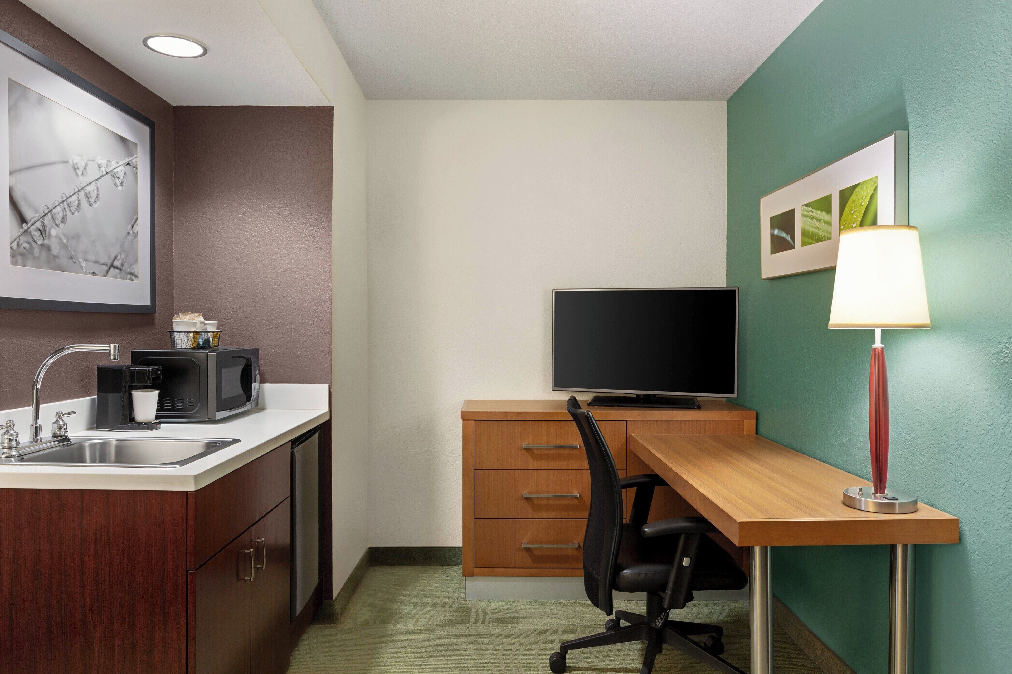 premium bedding, in-room safe, desk, laptop workspace