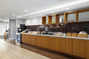 Free daily buffet breakfast - Springhill Suites By Marriott Boca Raton (Boca Raton)