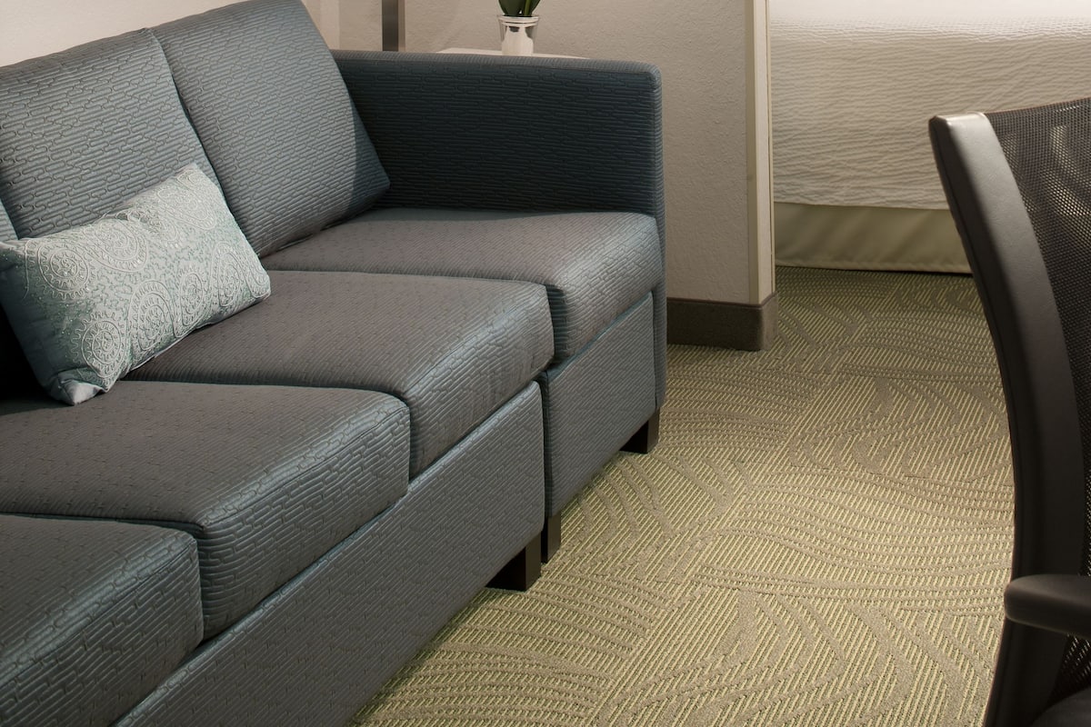 32-inch Smart TV with cable channels, TV, Netflix