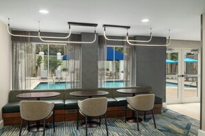 Free daily buffet breakfast  - Springhill Suites By Marriott Boca Raton (Boca Raton)