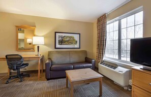 Deluxe Studio, 1 King Bed with Sofa bed, Non Smoking | Desk, laptop workspace, blackout drapes, iron/ironing board