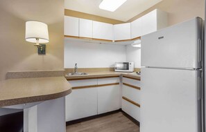 Deluxe Studio, 1 King Bed with Sofa bed, Non Smoking | Private kitchen