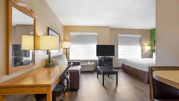 Estudio Deluxe, 1 cama King size y sofá cama, para no fumadores | Escritorio, tabla de planchar con plancha y wifi gratis