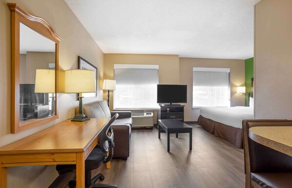 Deluxe Studio, 1 King Bed with Sofa bed, Non Smoking