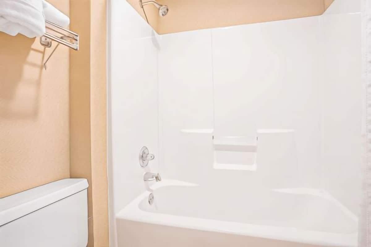 Salle de bain | Articles de toilette gratuits, sèche-cheveux, serviettes fournies