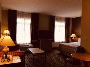 Suite, 1 llit de matrimoni, accessible, cuina | Escriptori, planxa i posts de planxar, wifi gratuïta i roba de llit 