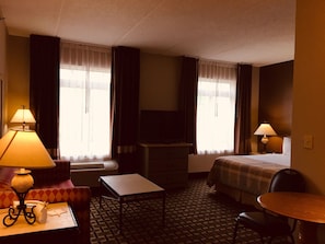 Suite, 1 llit de matrimoni, accessible, cuina | Escriptori, planxa i posts de planxar, wifi gratuïta i roba de llit