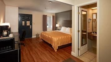 1 King Bed, Suite, Nonsmoking, Upgrade | In-room safe, desk, iron/ironing board, free cots/infant beds
