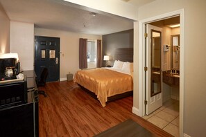 1 King Bed, Suite, Nonsmoking, Upgrade | In-room safe, desk, iron/ironing board, free cots/infant beds