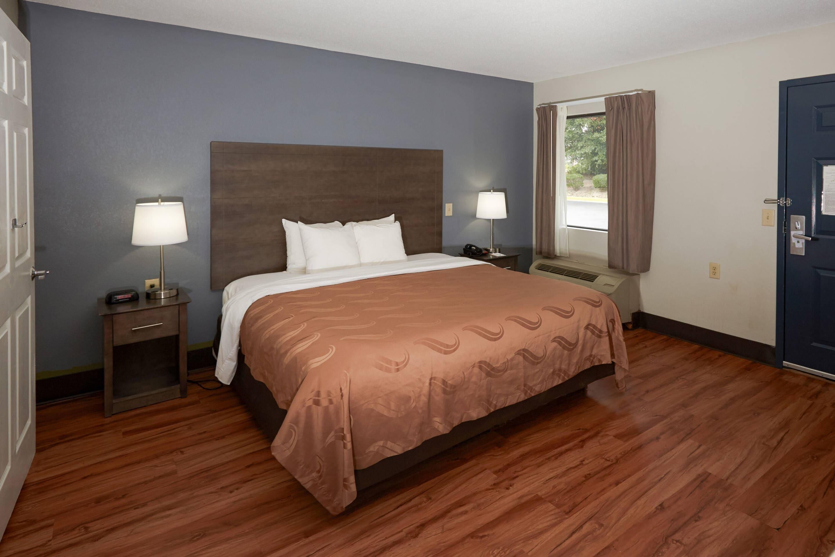 Room, 1 King Bed, Accessible, Non Smoking (Roll-In Shower) | In-room safe, desk, iron/ironing board, free cribs/infant beds