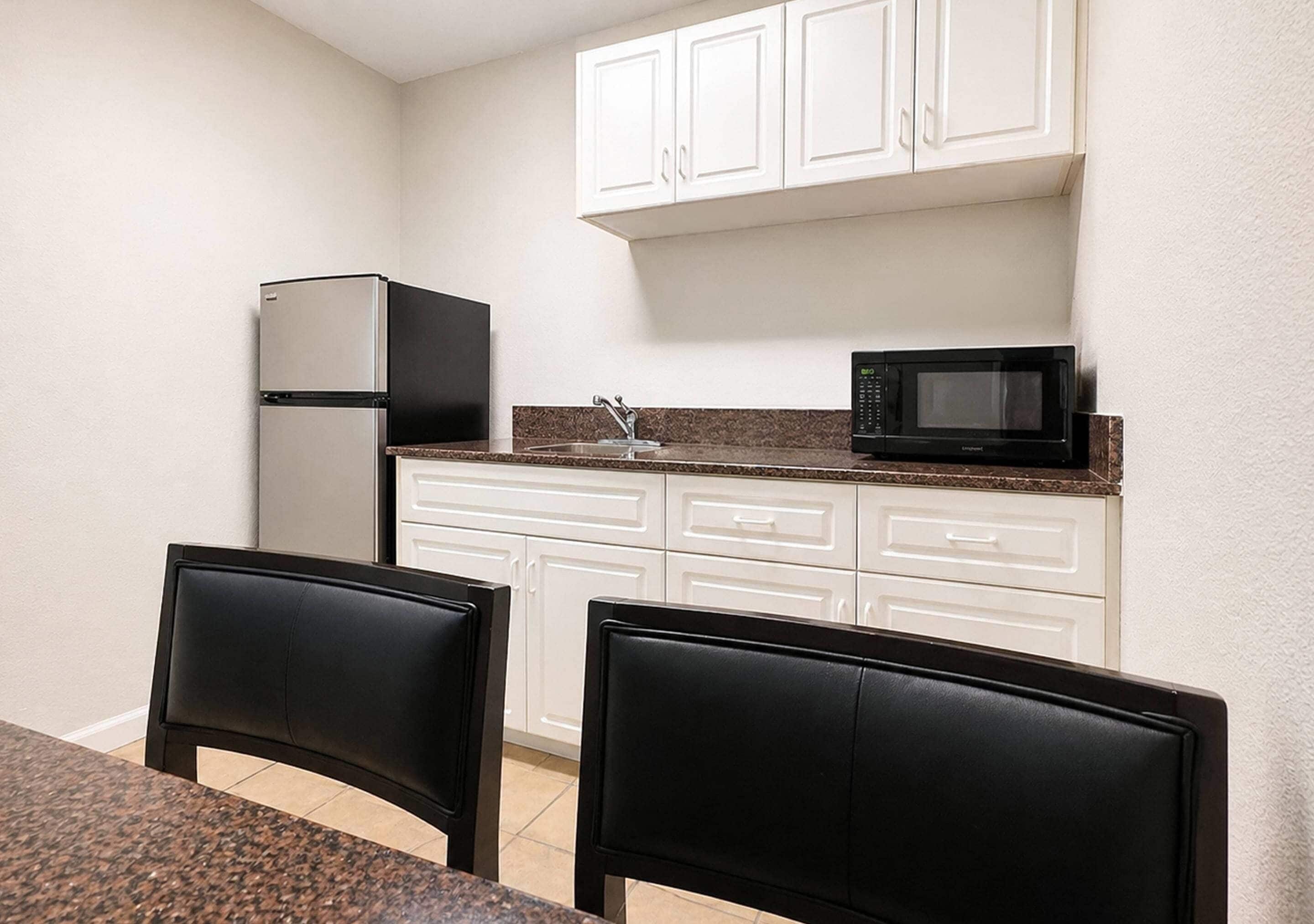 Room, 1 King Bed, Non Smoking (Efficiency) | In-room safe, desk, iron/ironing board, free cots/infant beds