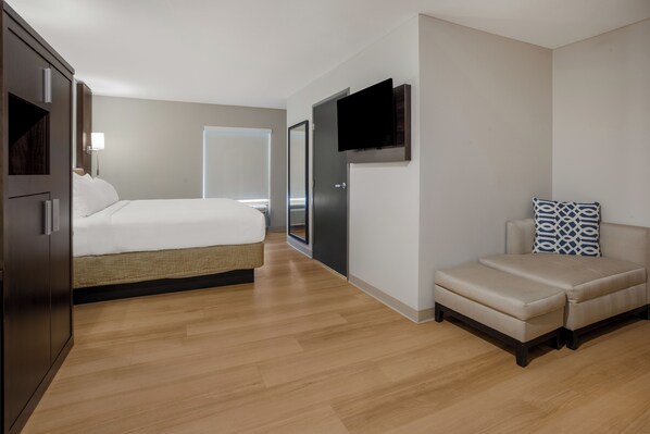 1 bedroom, Egyptian cotton sheets, premium bedding, desk