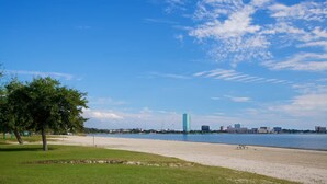 A beach with a grassy area and a picnic table. - The Marco Hotel Lake Charles (Lake Charles)
