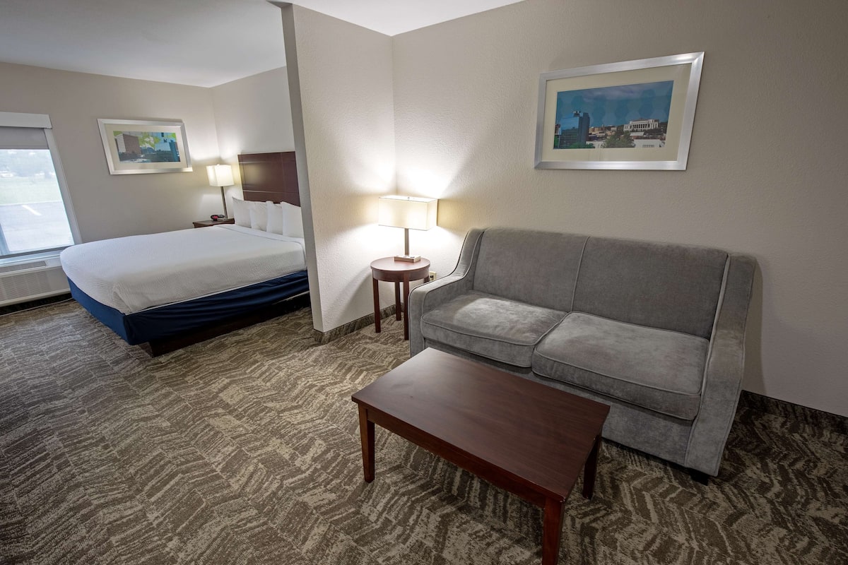 Premium bedding, pillow-top beds, minibar, laptop workspace
