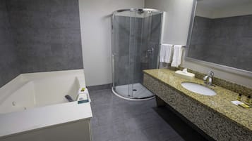 Suite, 1 King Bed, Non Smoking, Jetted Tub (Presidential) | Bathroom | Hair dryer, towels