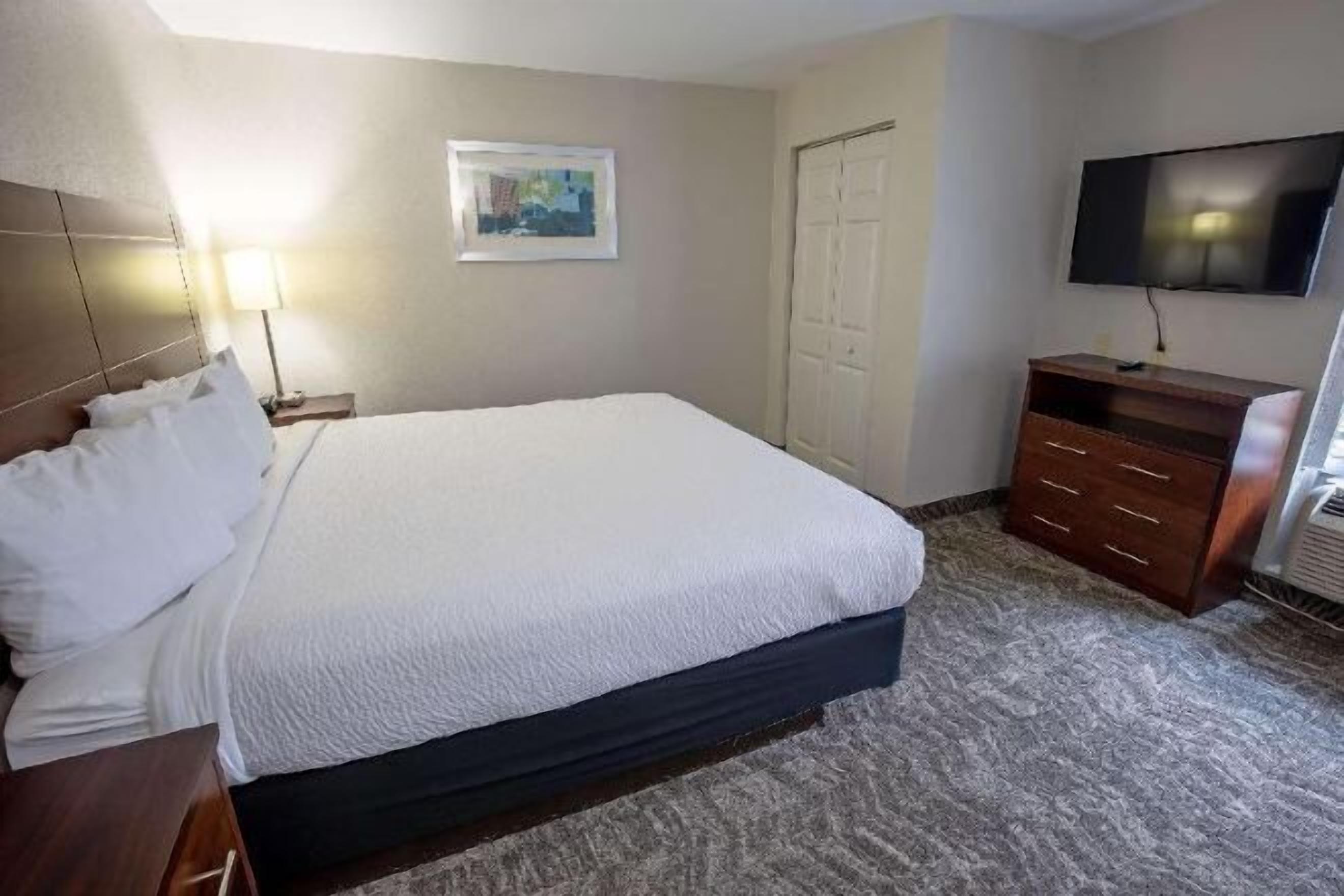 Premium bedding, pillowtop beds, minibar, laptop workspace
