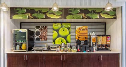 La Quinta Inn & Suites by Wyndham Rockford