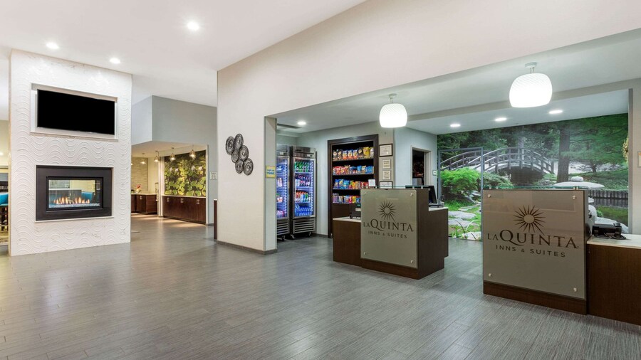 La Quinta Inn & Suites by Wyndham Rockford