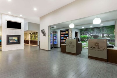 La Quinta Inn & Suites by Wyndham Rockford