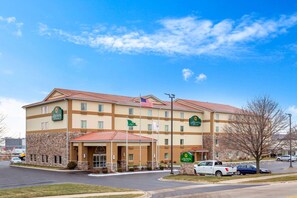 Exterior - La Quinta Inn & Suites by Wyndham Rockford (Rockford)