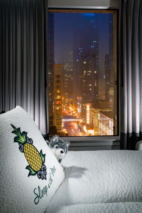 Staypineapple, An Iconic Hotel, The Loop - Image 6