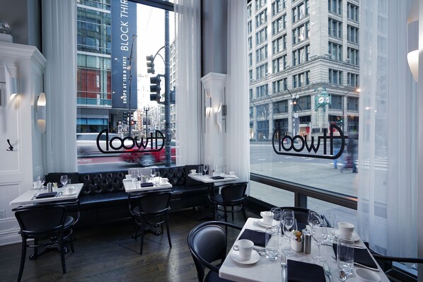 Dinner served, American cuisine - Staypineapple, An Iconic Hotel, The Loop (Chicago)