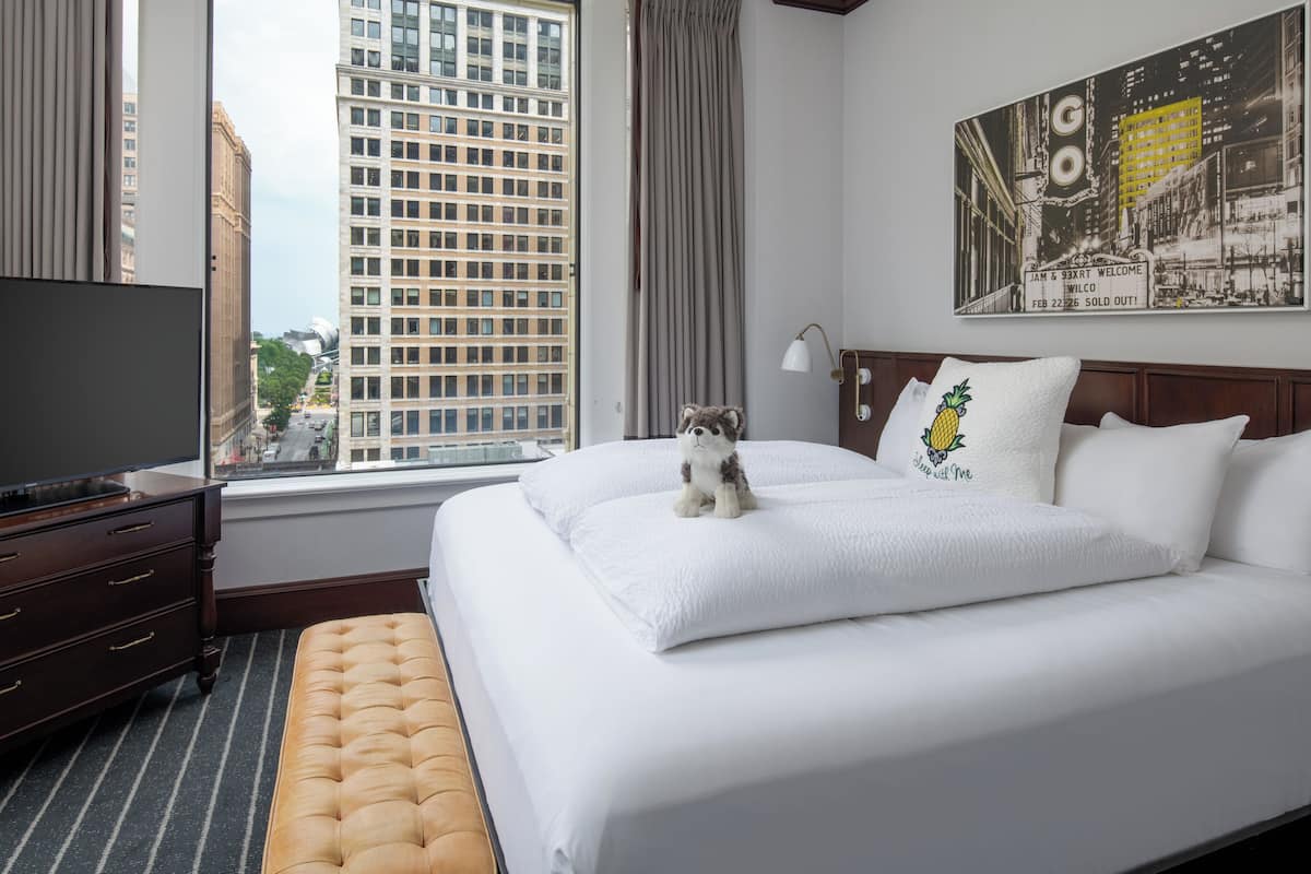 1 bedroom, premium bedding, down comforters, pillowtop beds