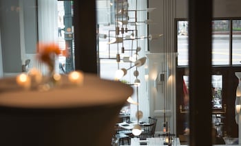 Meeting space at Staypineapple, An Iconic Hotel, The Loop