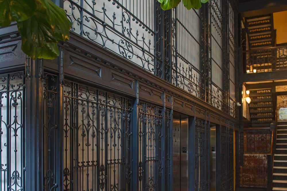 Staypineapple, An Iconic Hotel, The Loop