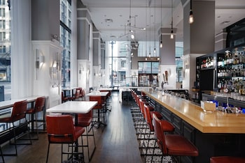 Bar (on property) at Staypineapple, An Iconic Hotel, The Loop