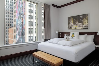 Premium bedding, down comforters, pillowtop beds, in-room safe at Staypineapple, An Iconic Hotel, The Loop