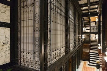 Interior detail at Staypineapple, An Iconic Hotel, The Loop