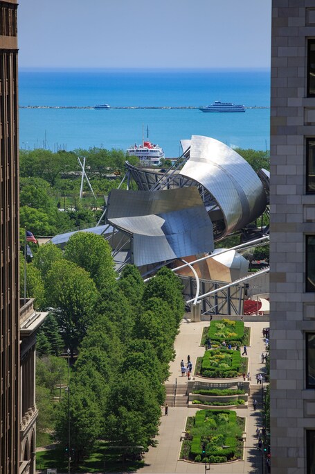 Staypineapple, An Iconic Hotel, The Loop - Image 3