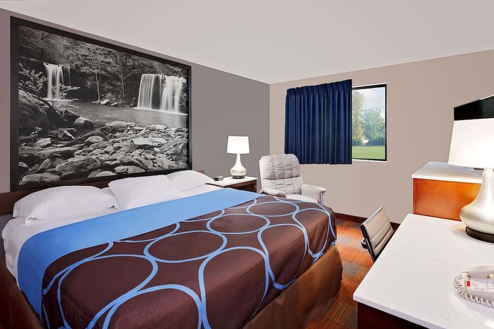 Super 8 by Wyndham Fayetteville
