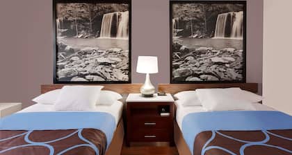 Super 8 by Wyndham Fayetteville